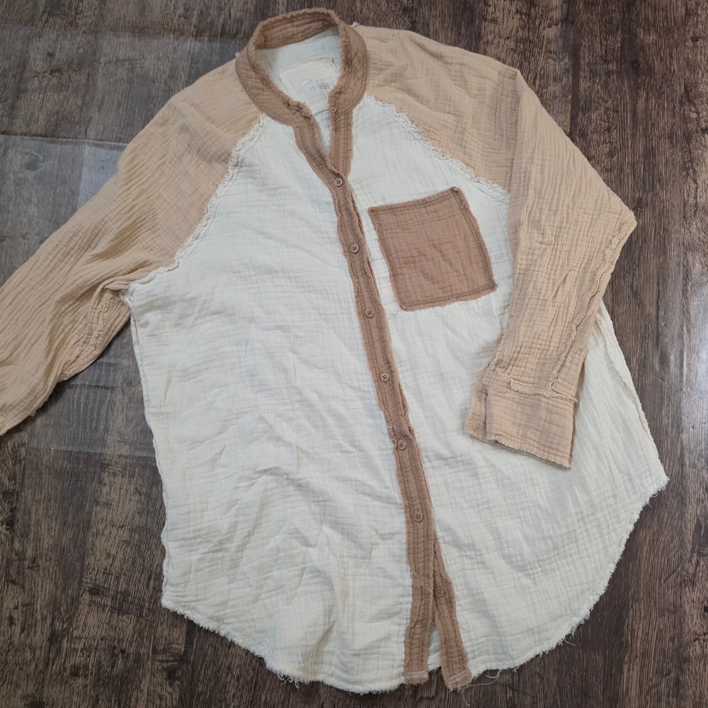 AERIE Button Down Shirt Womens‎ XS Cream Tan Colorblock Gauze Raw Hem Raglan Top